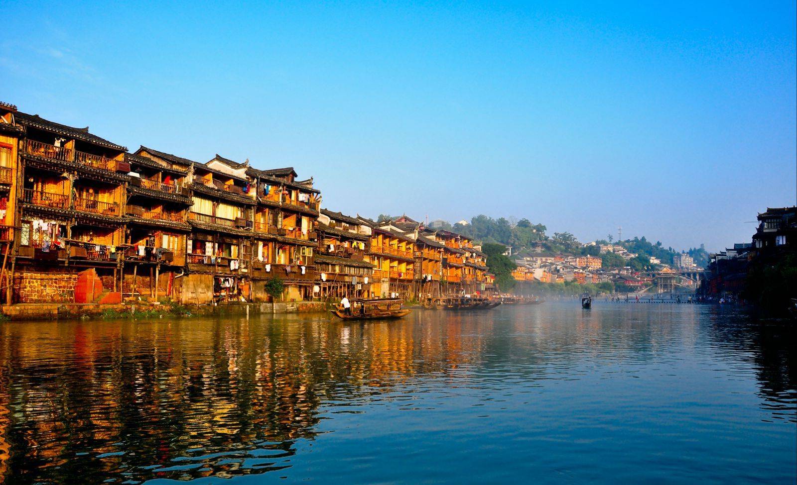 中国最美丽的的古城，依山傍水，像一幅江南水乡画卷