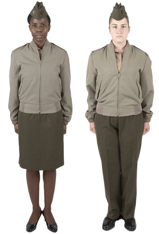 美国海军陆战队b类常服可佩戴船形帽,军官和士兵均可佩戴,军官在帽子