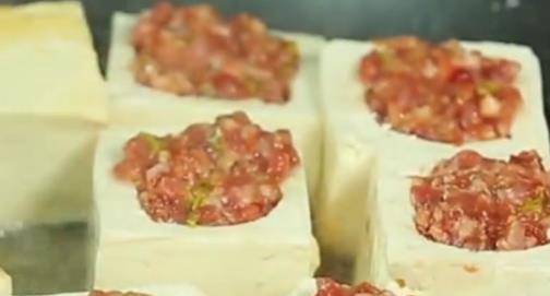 猪肉怎么炖才能软嫩好吃 bf93e698b03c418394ba27b28e015065.jpeg