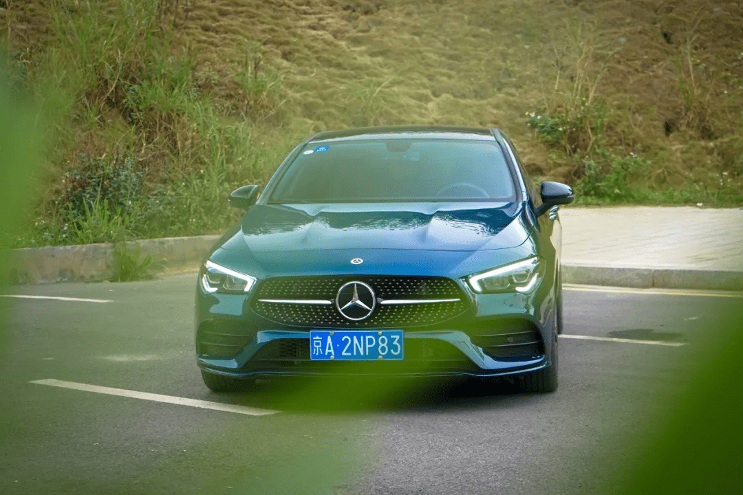 年轻人的最有格调奔驰,非他莫属 | 茶哥试驾