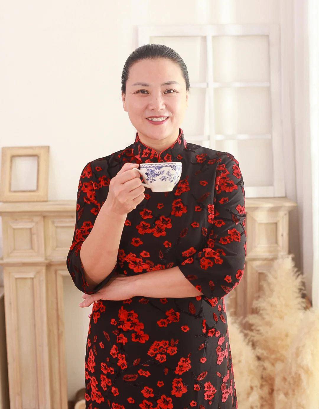 适合穿旗袍的中年女人,身材符合这3个"特征"!瘦真的不在其中