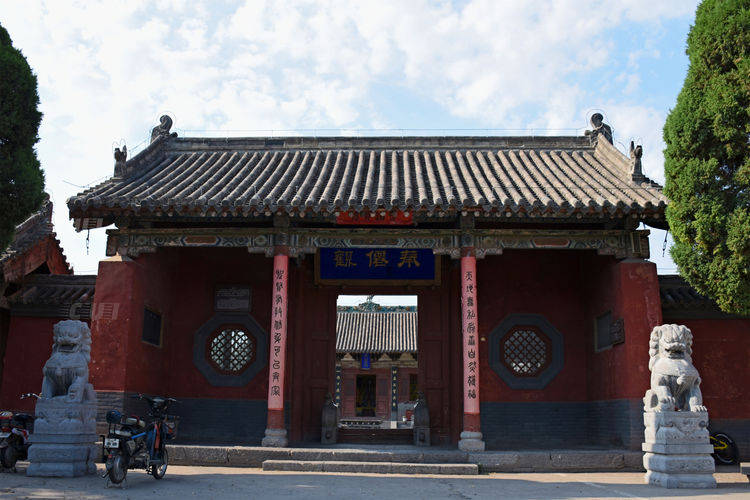 藏在河南济源的国保奇观：两根柱子撑起五间建筑，没有游客少人知