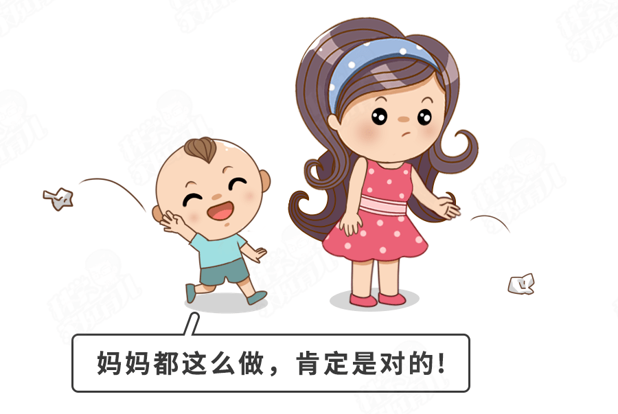 孩子模仿大人图片