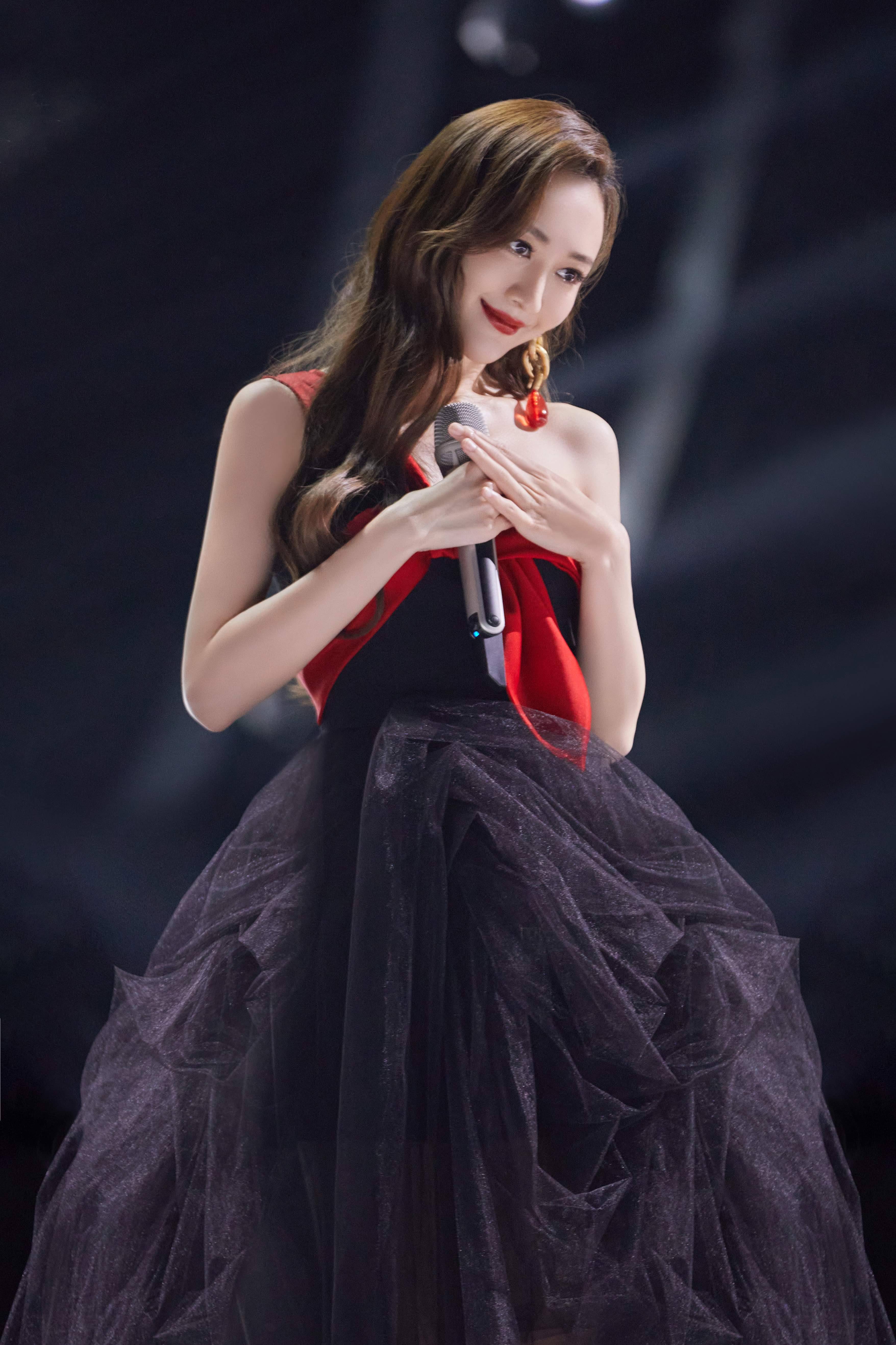 《姐姐2》总决赛造型曝光 那英周笔畅组风格多变