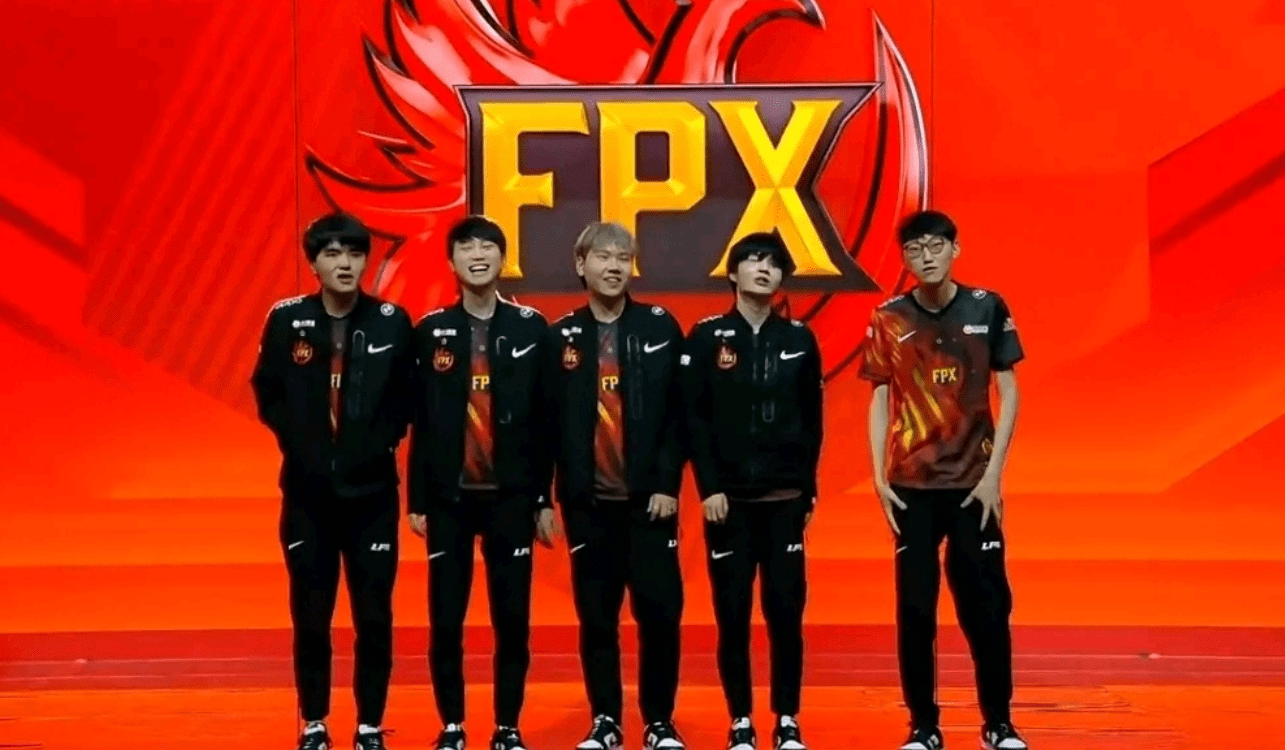 fpx全队赛后致谢搞笑大赏图,竟然没有一个正常人!