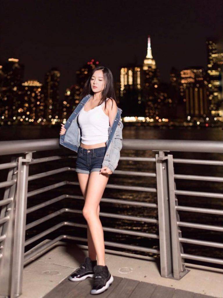 tvb上位小花疑似与男友视频不穿衣服,常在房间走动_余思霆