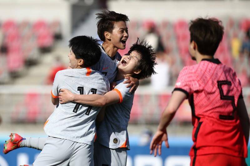 中国女足抵达上海足球协会，没有安排在9月9日晚上接载韩国女足抵达上海。