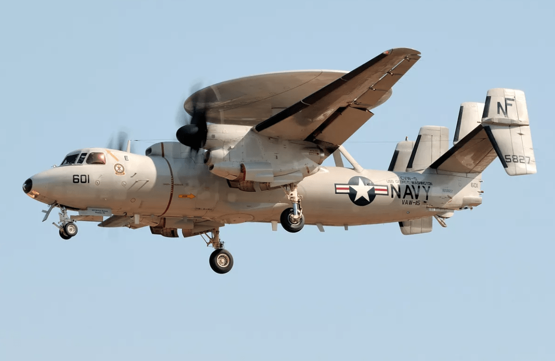 原创e-2预警机性能极佳,在美军中地位特殊,俄罗斯都未装备类似机型