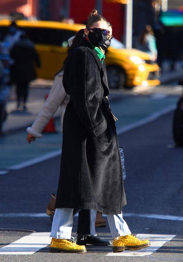 淡黄色马丁靴怎么搭衣服_马丁靴怎么搭配衣服女