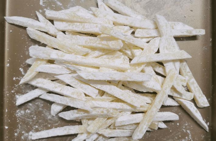 原创炸薯条时裹面粉直接炸就错了教您正确做法薯条又香又脆