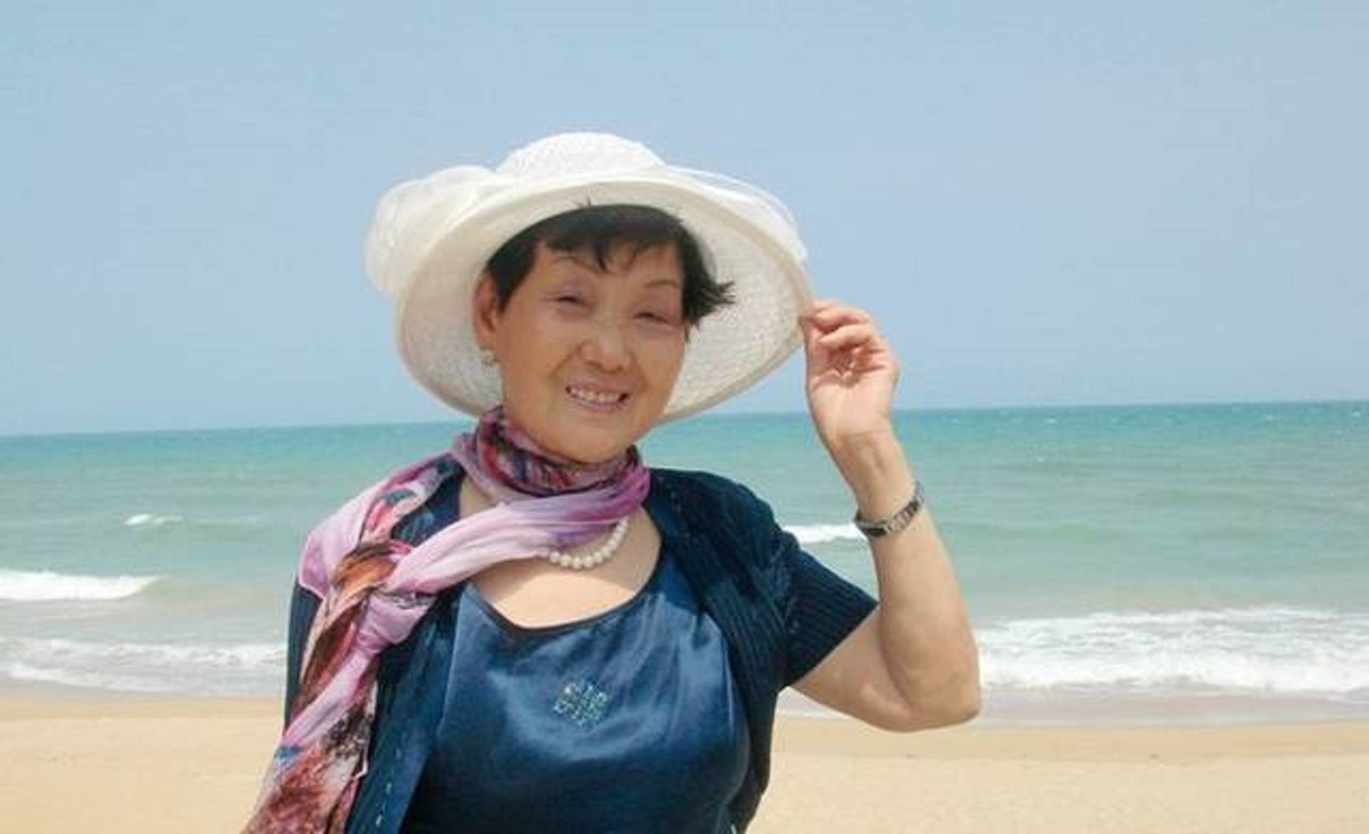 2006年,吴胜明为实现女儿心愿,重操老板旧业,整天忙碌奔波,现今有杨凌