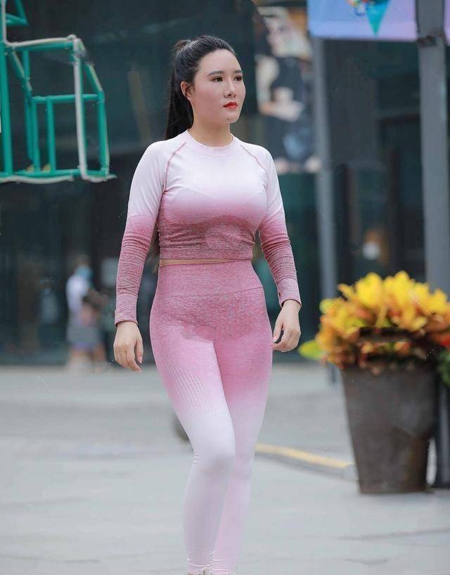 瑜伽练习一字肩 ddbca02097624cff8c51cb75442aae89.jpeg