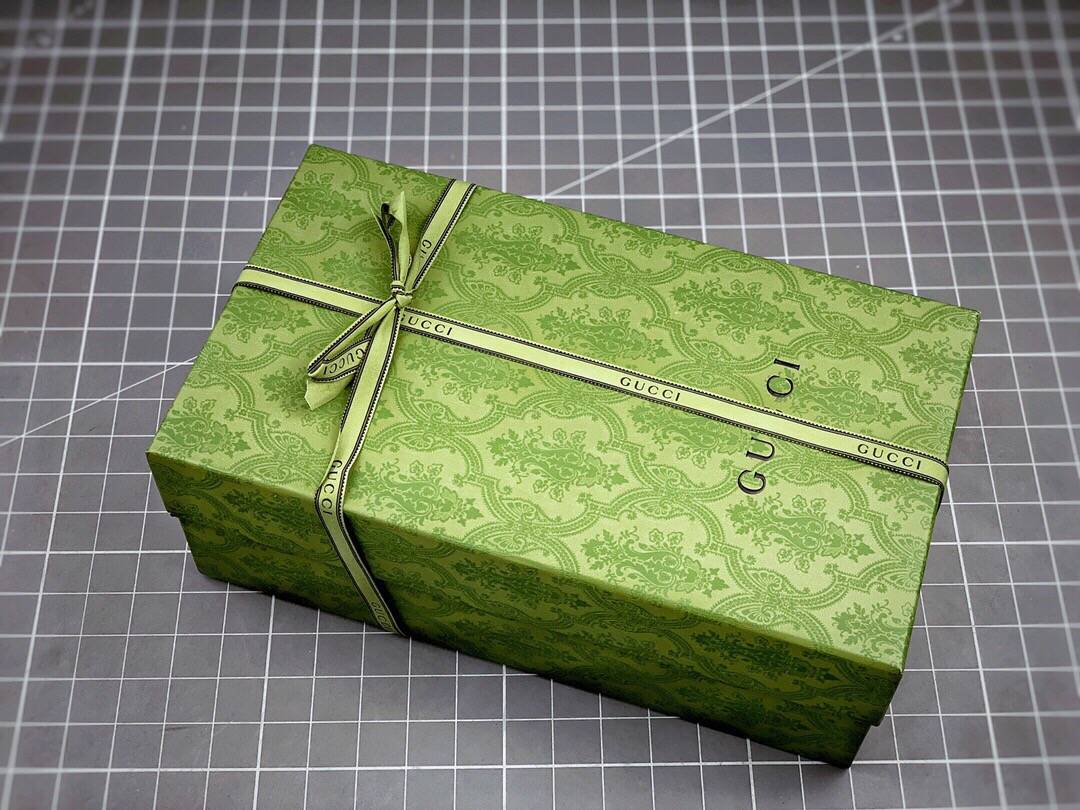 gucci绿色鞋盒图片
