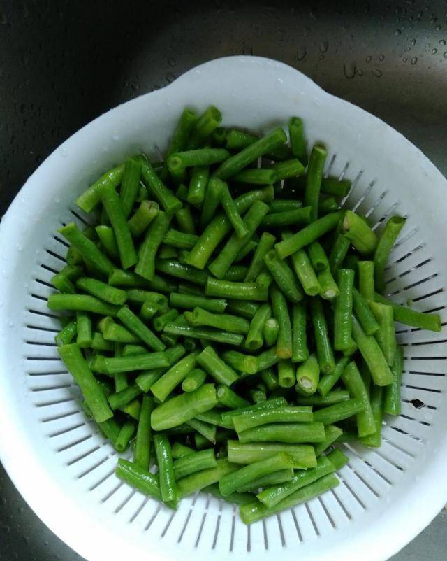 长豆角怎么烧好吃 8a8ff5ecc8c14584bd0e38576728fd46.jpeg