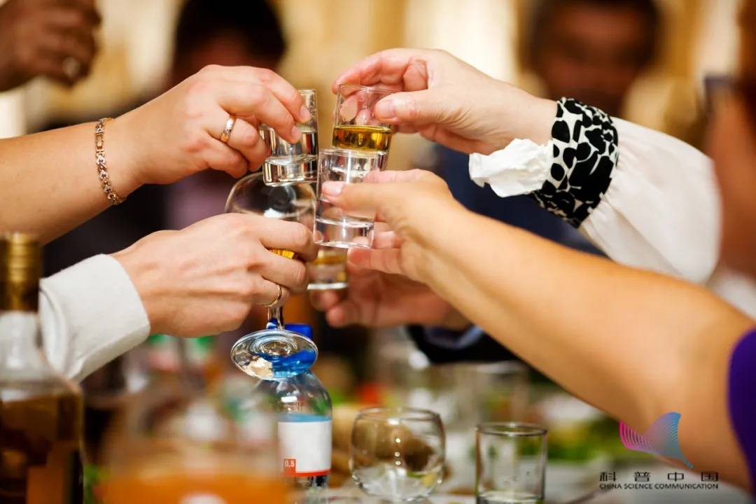 科普中国提醒除了头孢吃这些药也千万别喝酒赶紧告诉家人