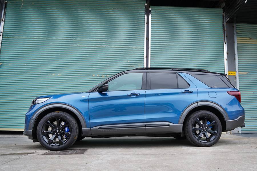 汽车改装刹车案例全新福特探险者改装teiracings60刹车套件后加大碟