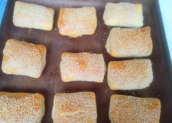 这种油酥烧饼不需发面,学会自己做,不用再出去买,全家人爱吃_面团