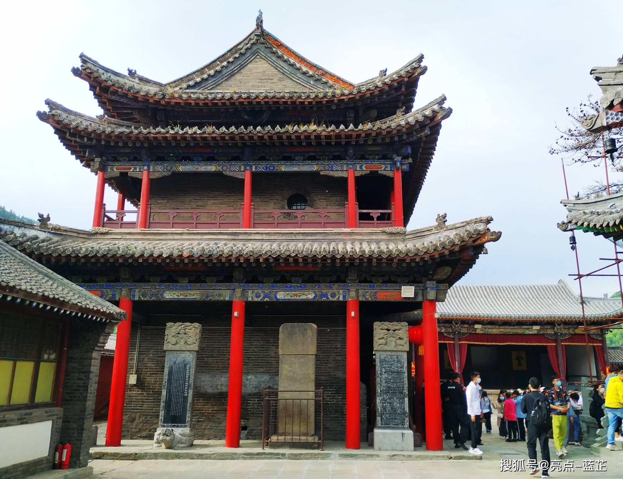 五台山寺庙建筑众多，香火最旺的寺庙是这两座——五爷庙、殊像寺