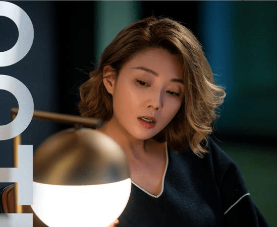 影响了她本人的个人魅力,大家在看剧的时候纷纷吐槽造型太土太油腻,都