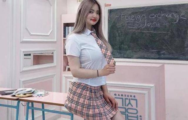 原创130斤韩国美女体型微胖肤白貌美却拥有完美的身材比例