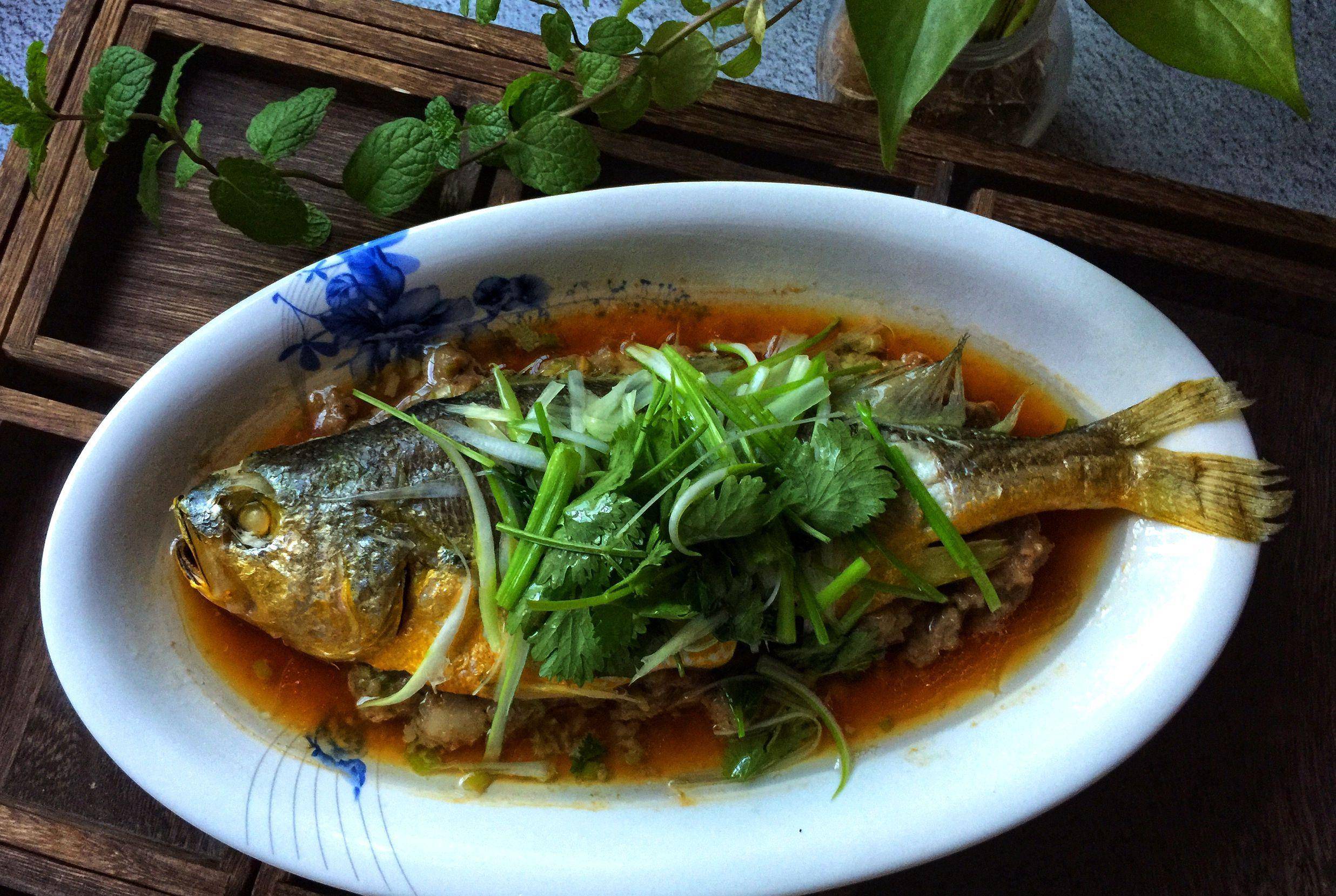 黄花鱼新吃法,配上"它",鲜嫩多汁,营养丰富,尤其适合孩子吃_手机搜狐