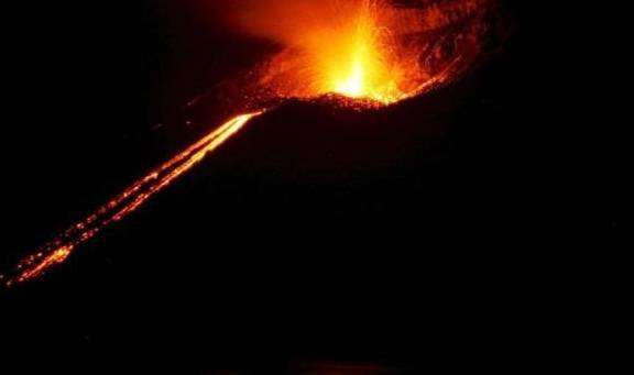 世界上最危险的3座火山：休眠时风景如画，喷发时寸草不生