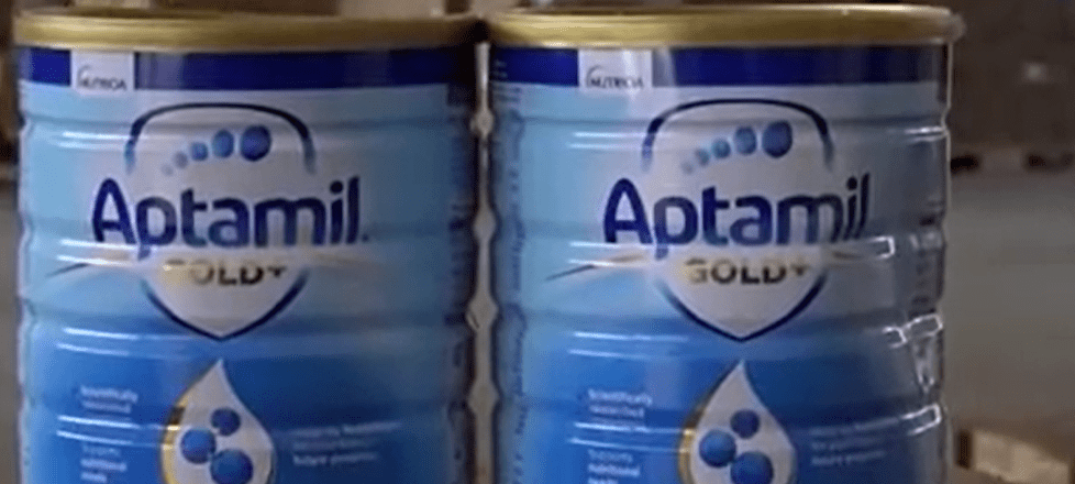 中国海关扣下代购17万罐A2奶粉！国内的澳洲奶粉，可能是这么来的… 