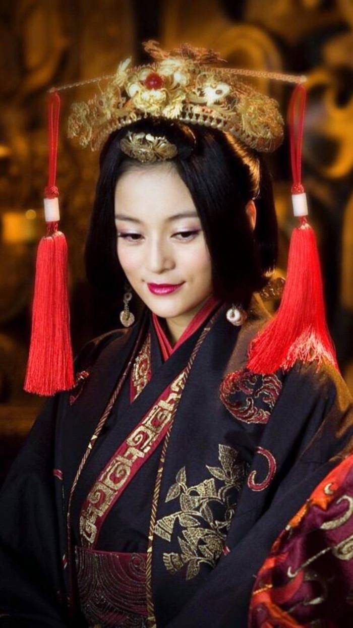 东汉开国皇帝刘秀一生最爱的人不是发妻阴丽华也不是郭圣通