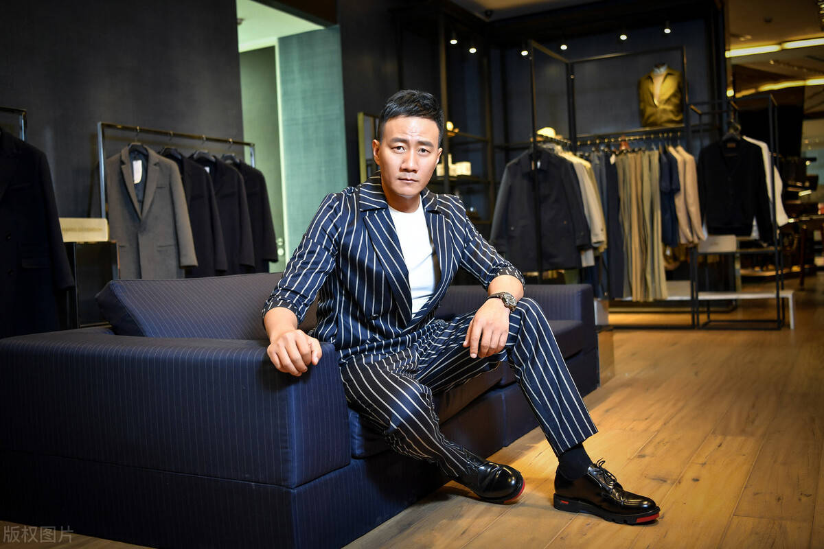 胡军女儿海边晒美照19岁身材已堪比超模网友发育过猛