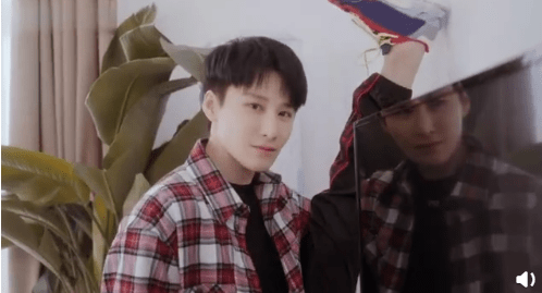 蒋璐霞在节目中也展示了很多功底,其中侧空翻,双节棍,乌龙绞柱这些高