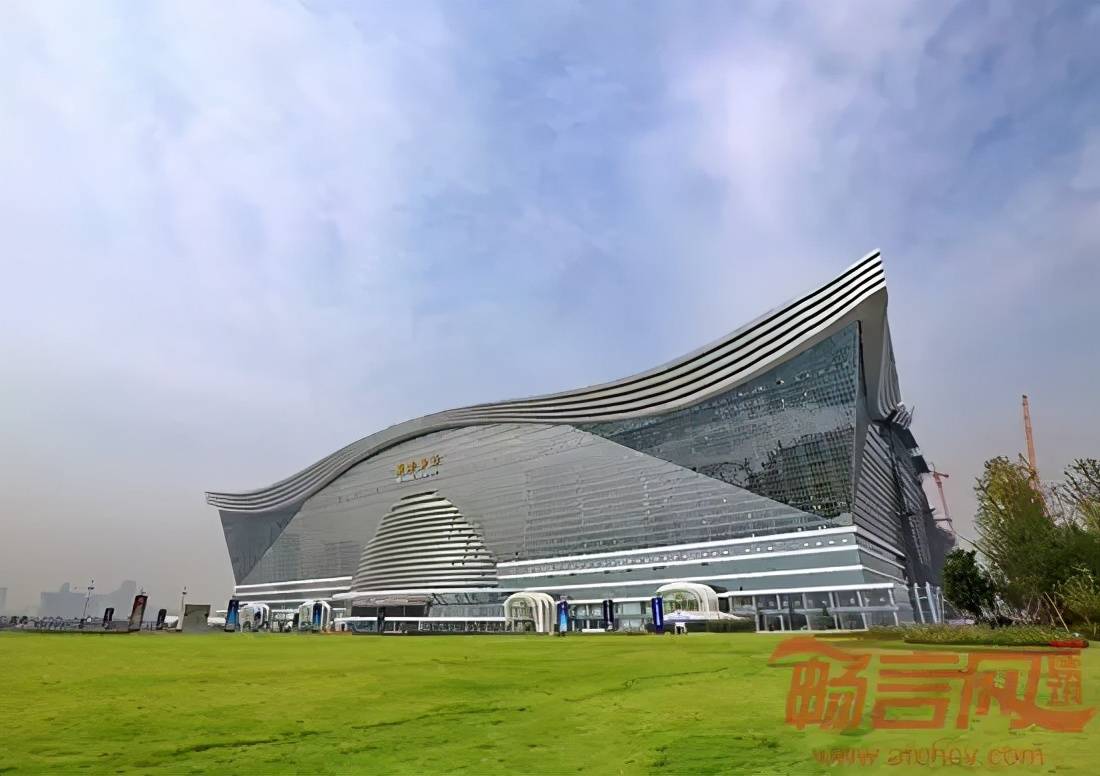 国家发改委严格限制建设500米以上超高层建筑