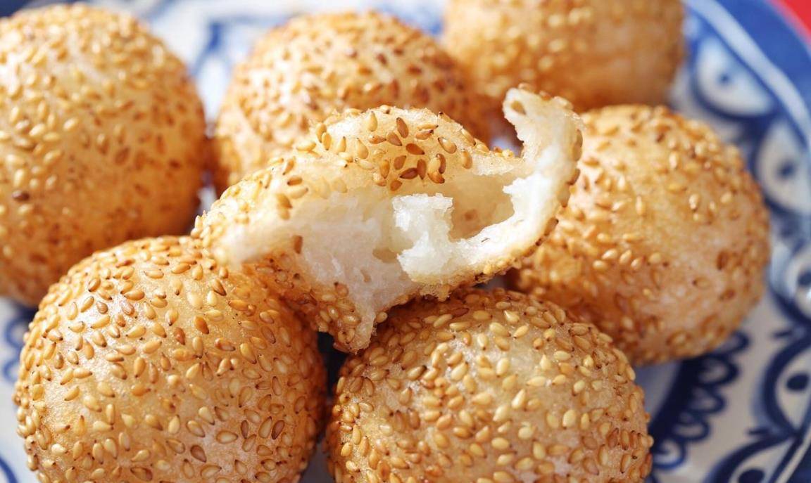 想吃麻团不发愁,过年跟着南北方学起来,薄皮酥脆芝麻香,给力