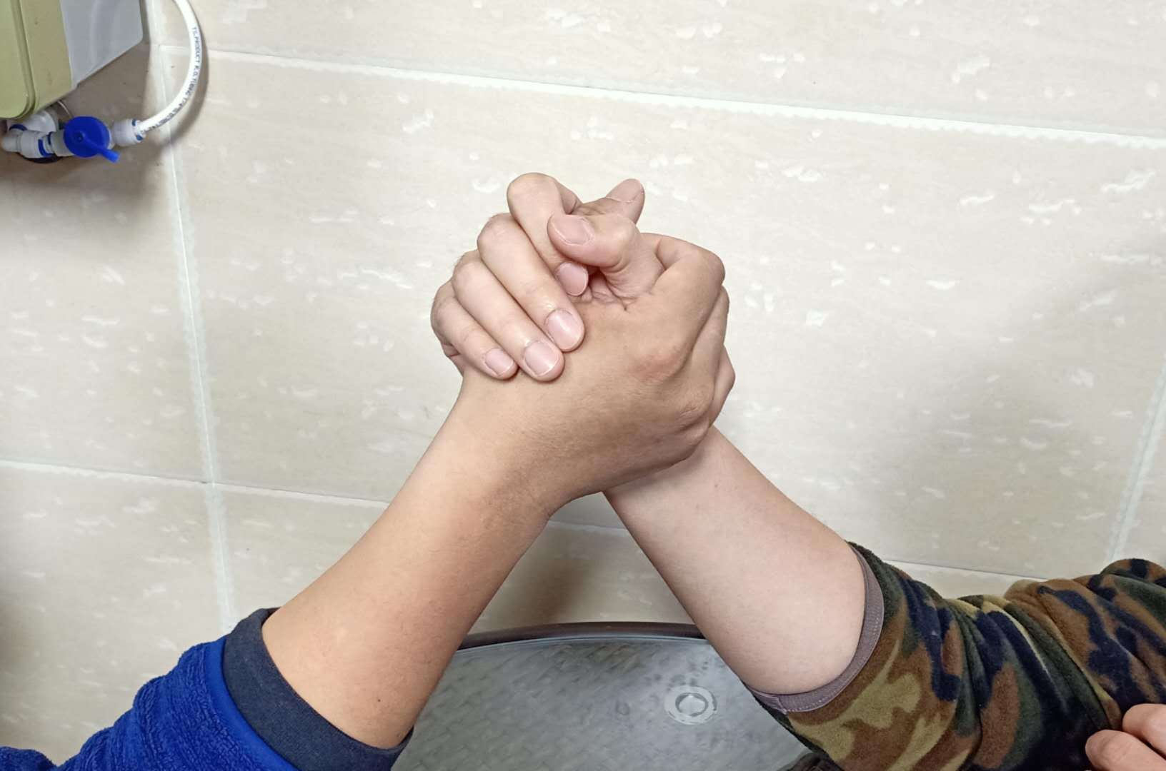 掰手腕竟然有那么大的风险?