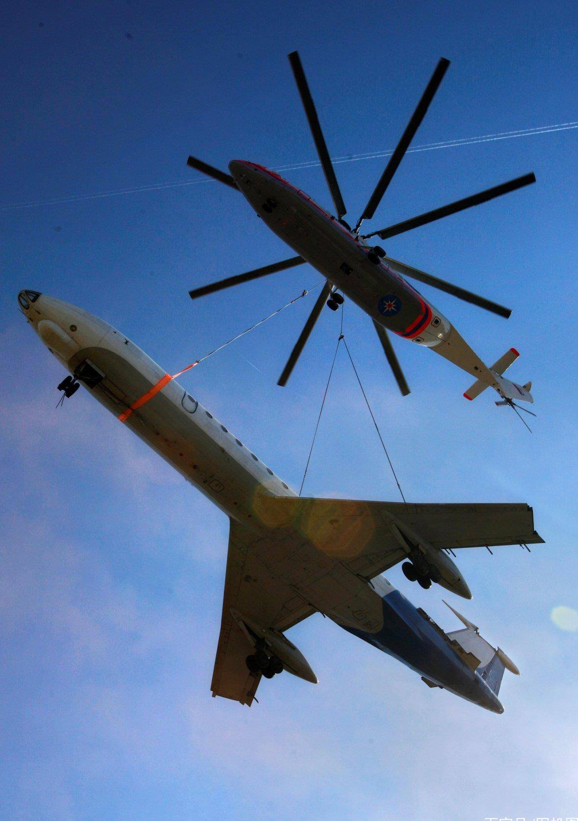 米26直升机到底有多大吊运苏27体型对比一目了然