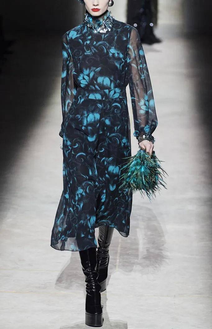 春夏衣服穿印花又美又气质