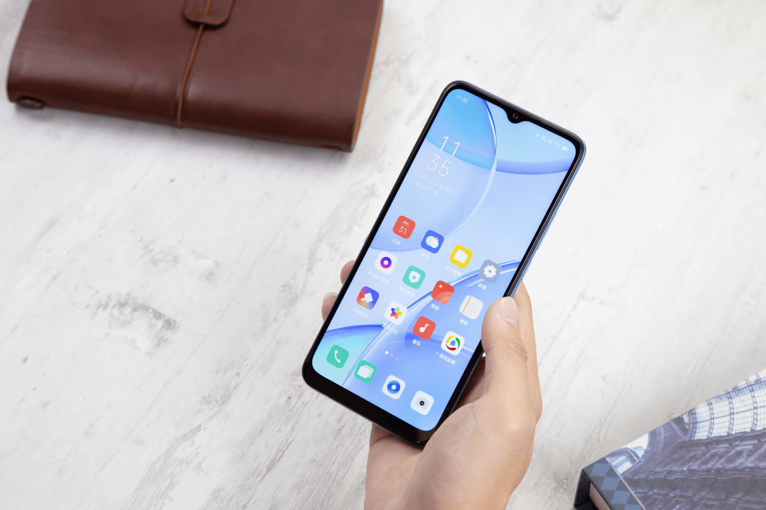 总体来看,oppo a35虽然是一款千元机,但是却做到了全方位保护手机的