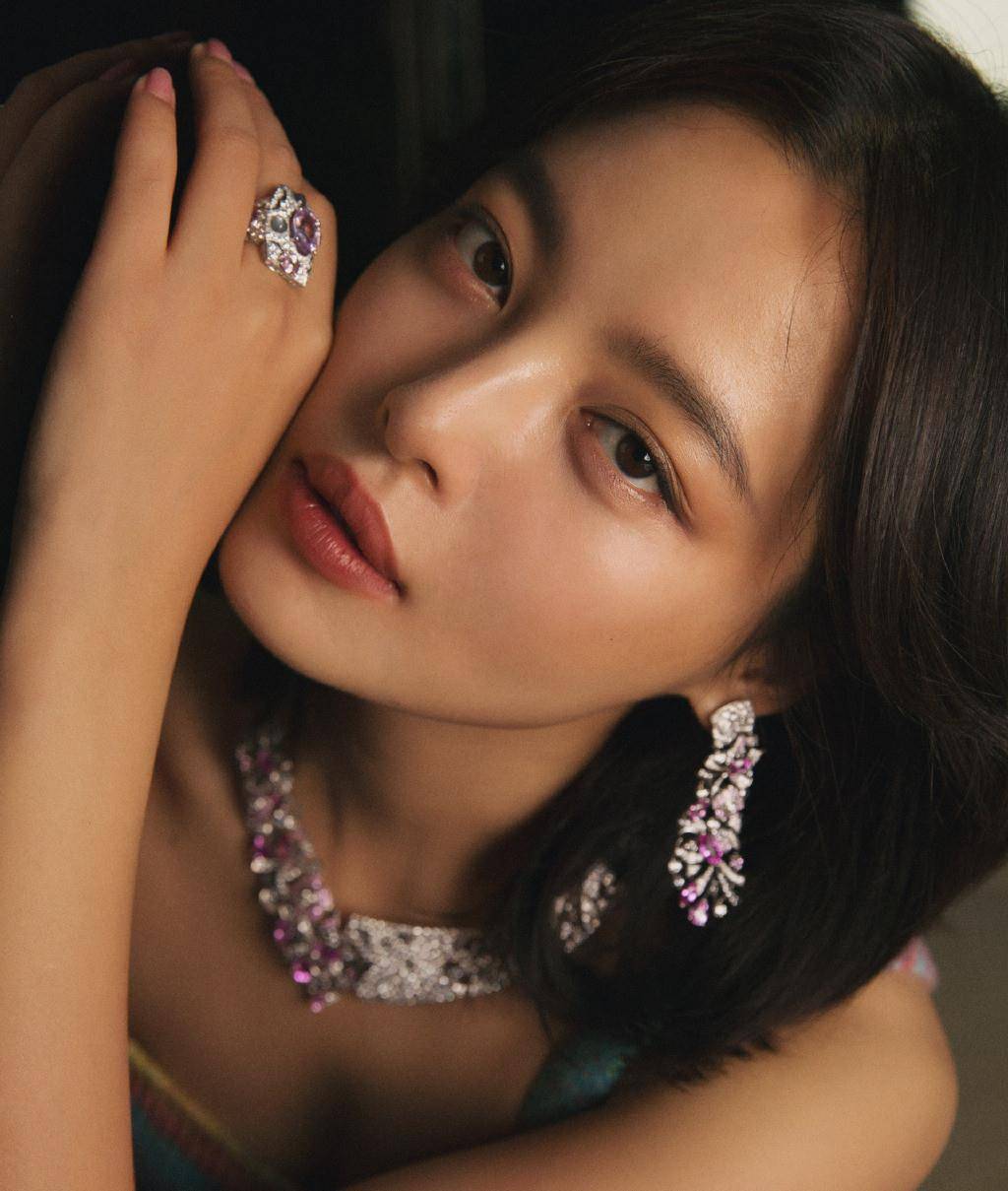 满脸傲气的辛芷蕾美从何而来什么样的穿搭才是她最美的样子