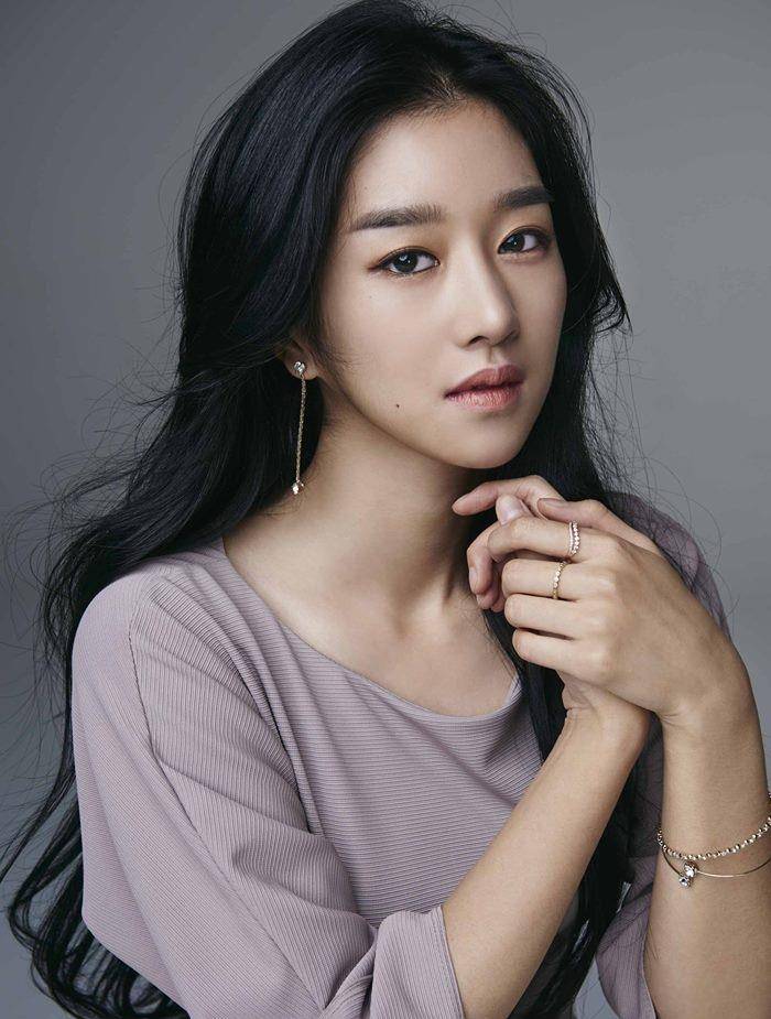 不准员工吃饭,手机桌面要用她的照片_金正贤