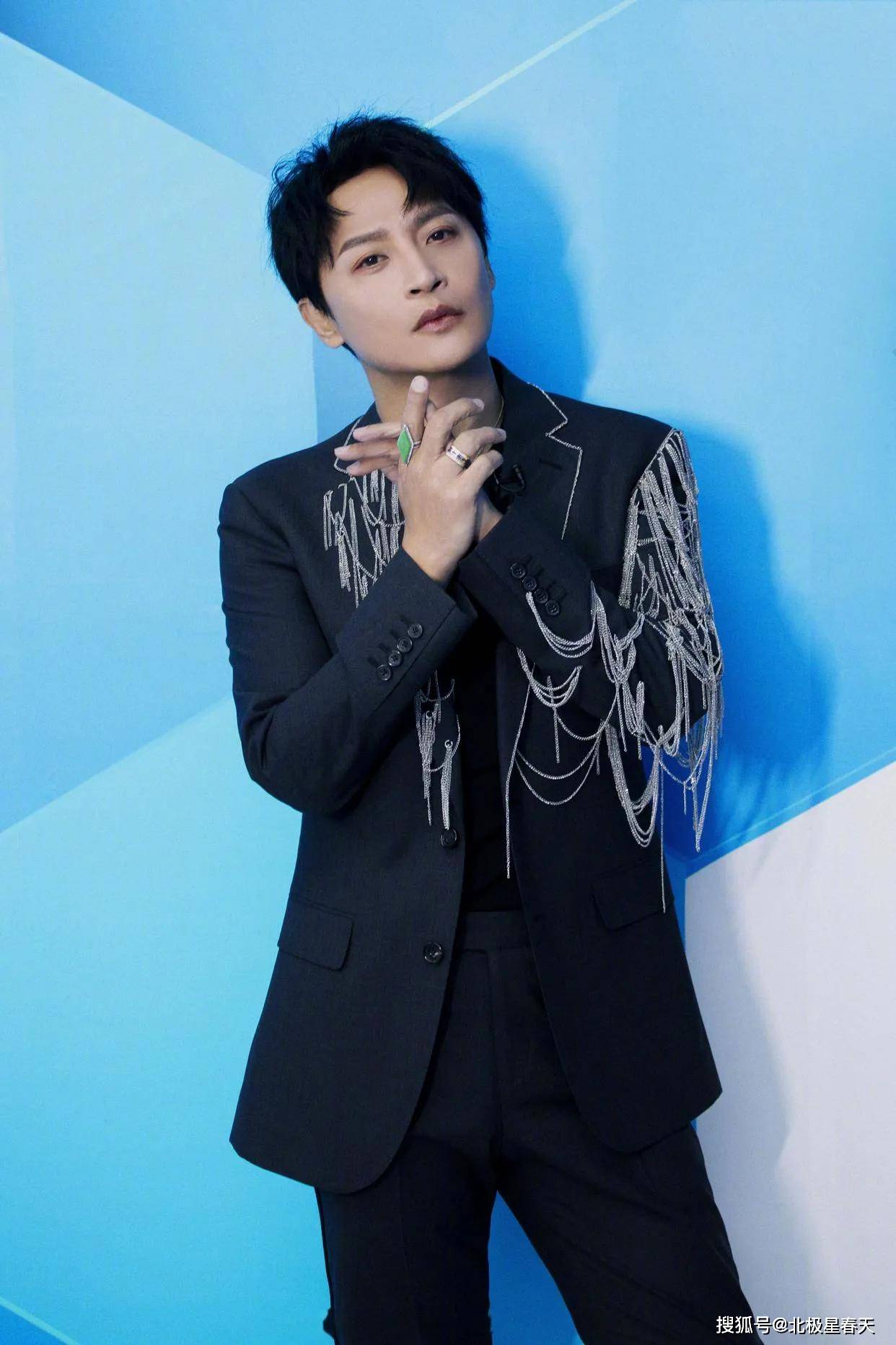 50岁陈志朋瘦身24斤,颜值重回巅峰,网友:帅气的尔泰回来了_减肥