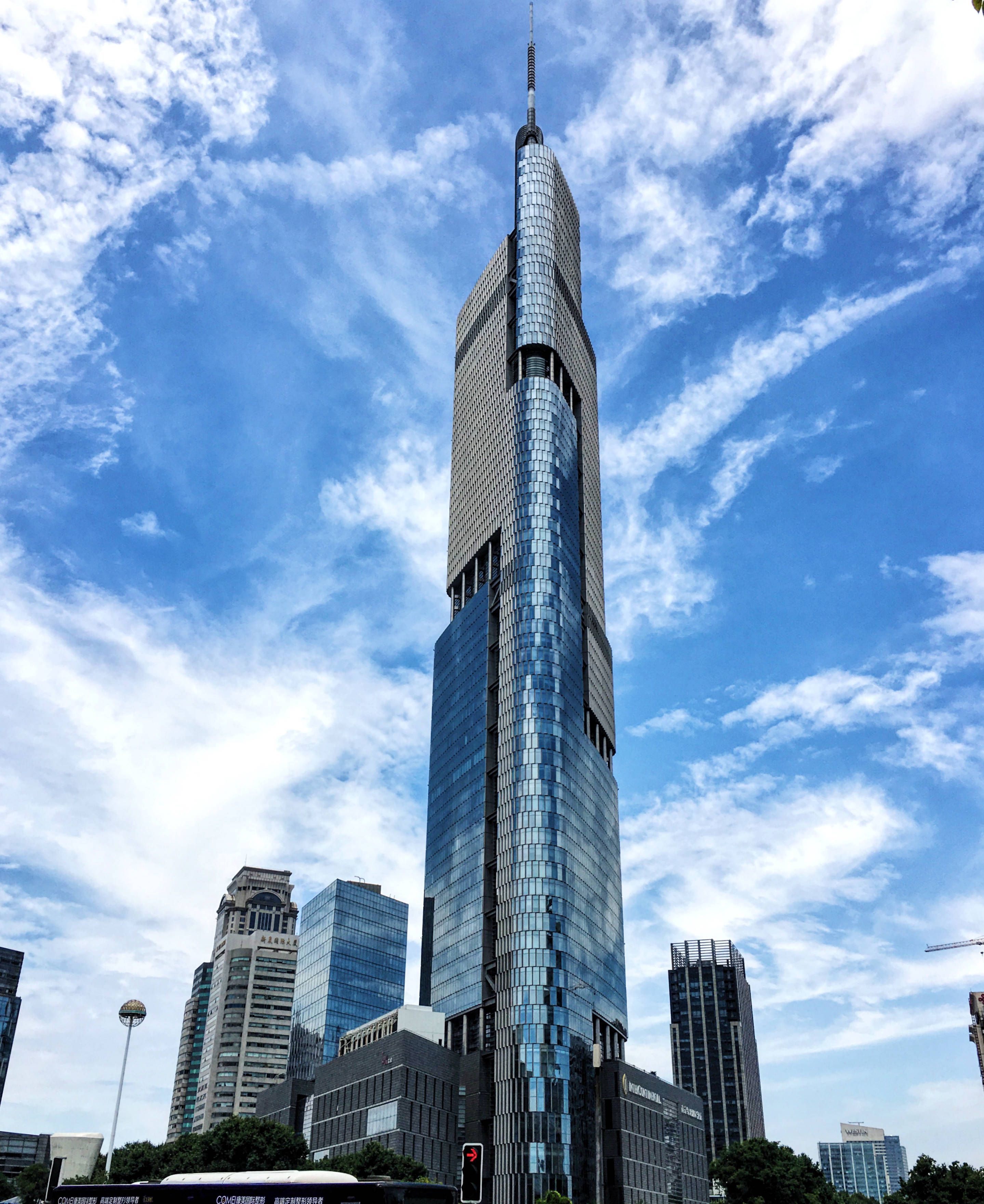 南京紫峰VS苏州国金，450米摩天，并列为江苏第一高楼，谁更胜一筹？
