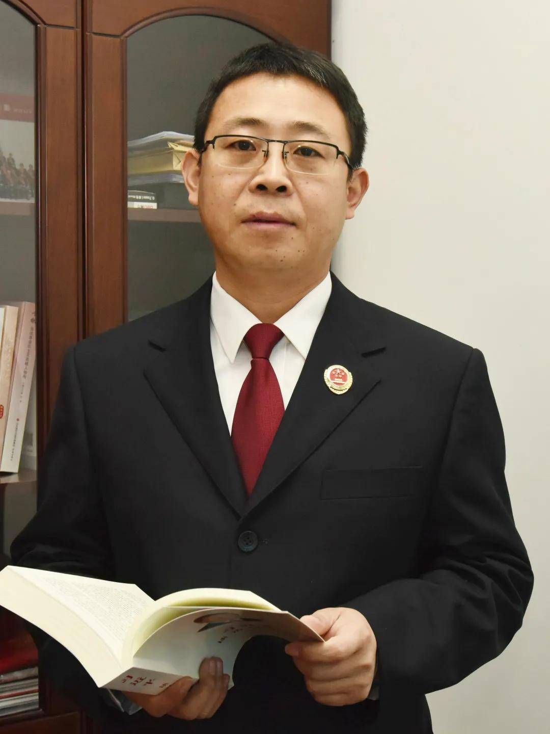 检察榜样王衡代表国家指控犯罪正气自然就足