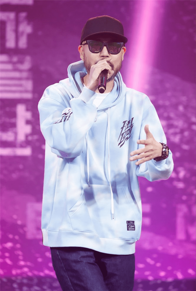 去年,李贤培参加了综艺《你们懂hiphop吗》,展现了