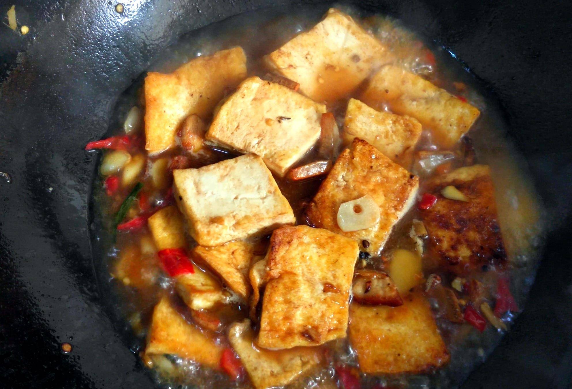 怎么样煎五花肉不崩油 28bcb5adf9e54e8cb36ee36363e75337.jpeg