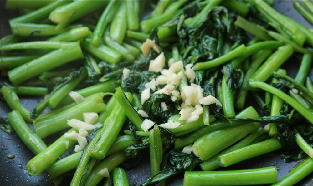 天热多吃解暑菜,这菜不放调料,清淡鲜美,夏天最受欢迎