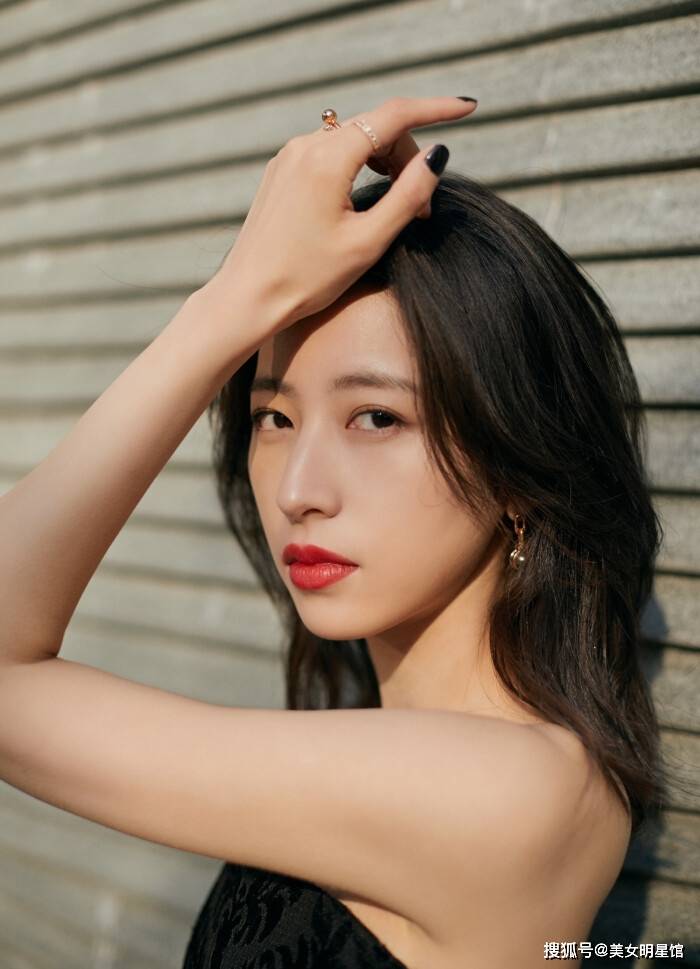 原创27岁周雨彤清纯靓丽身材有型可远观而不可亵玩焉