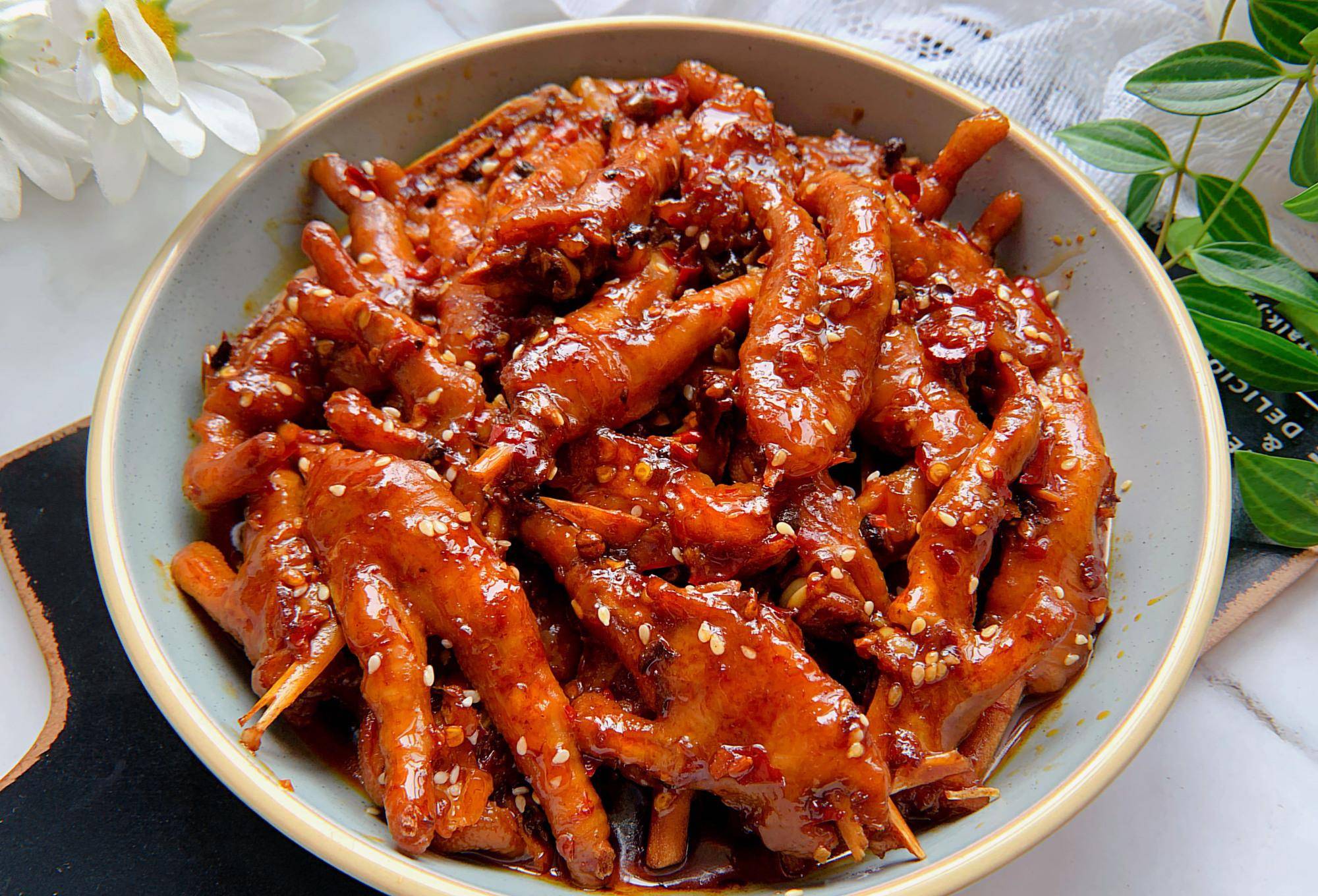 老公经常点名要吃的下酒菜,软糯脱骨,麻辣入味,好吃到舔手指!_鸡爪