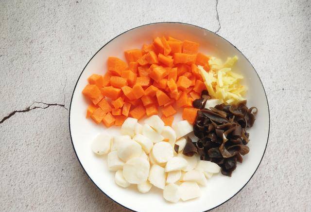 如何切胡萝卜教程 ea602947b30b40b6822f4aeacbe0314a.jpeg