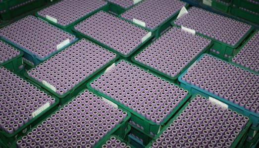 未来新能源汽车动力电池石墨烯锂电池