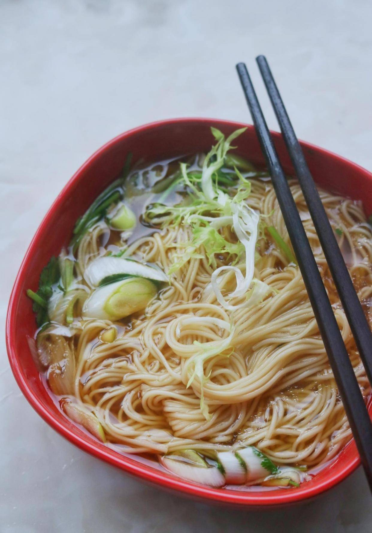 我家常吃的早餐,5分钟做好3人份,营养美味,成本5毛钱_热汤面