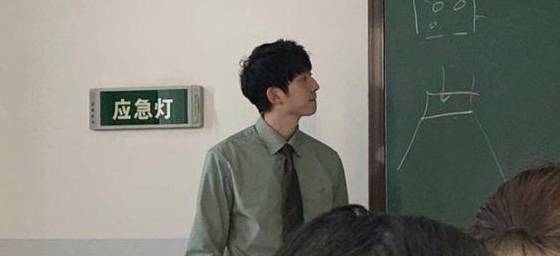 网上很火的东北老师 95b516266c904810ab2335b82a040f9b.jpeg